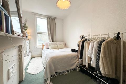 4 bedroom flat to rent, Junction Road, Archway
