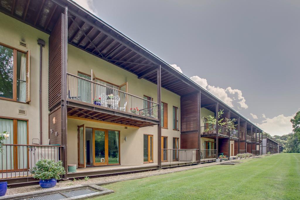 Cliveden Gages, Taplow 2 bed apartment £425,000