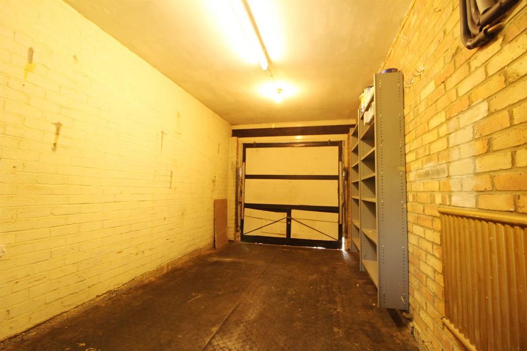 Garage (Main)