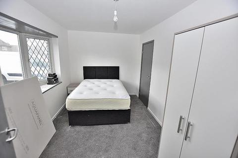 1 bedroom in a house share to rent - Gilbert Avenue, Oldbury