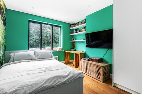 38 Ernest Grove, Beckenham, BR3 3JF