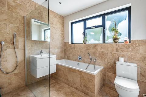 38 Ernest Grove, Beckenham, BR3 3JF