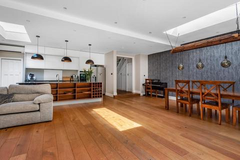 38 Ernest Grove, Beckenham, BR3 3JF