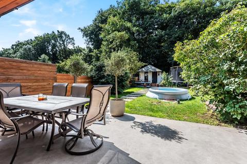 38 Ernest Grove, Beckenham, BR3 3JF