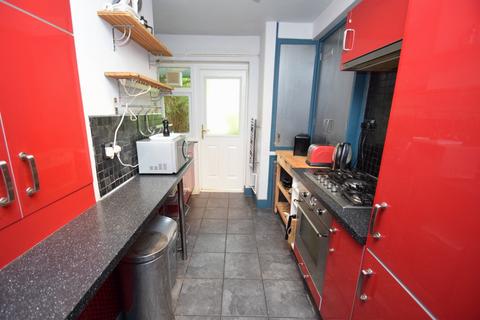 3 bedroom apartment to rent, Humberstone Ave, Hulme, Manchester. M15 5EE