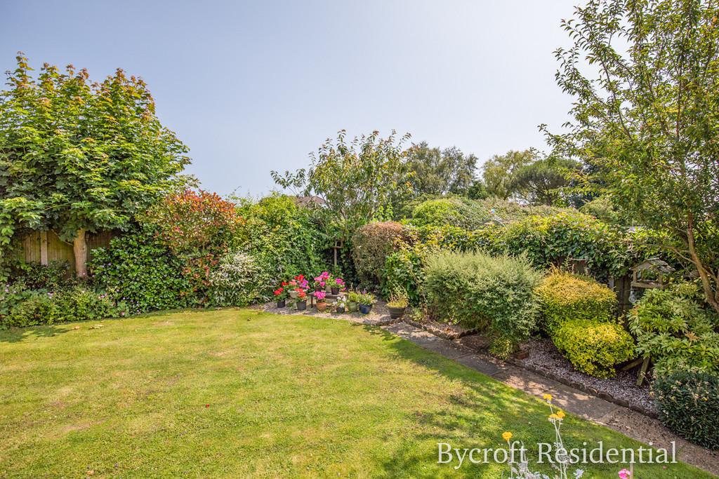 Hillside Close, Ormesby St Margaret 3 bed detached bungalow £360,000