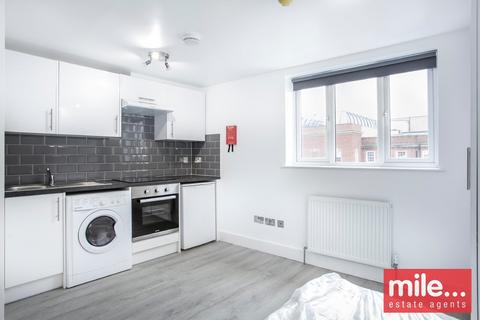 Studio to rent, Sunnyside Terrace, London