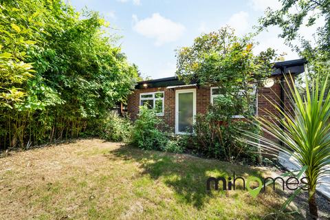 2 bedroom detached bungalow to rent, Durnsford Road, Bounds Green, N11