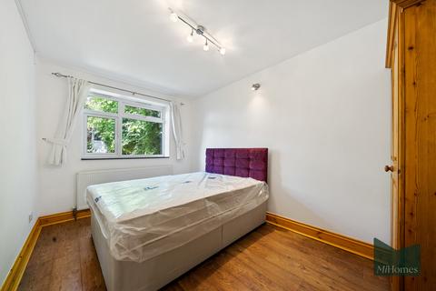 2 bedroom detached bungalow to rent, Durnsford Road, Bounds Green, N11