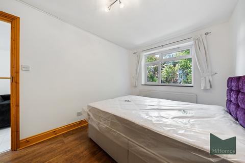 2 bedroom detached bungalow to rent, Durnsford Road, Bounds Green, N11