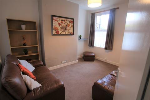 4 bedroom terraced house to rent, Vernon Road, Chester