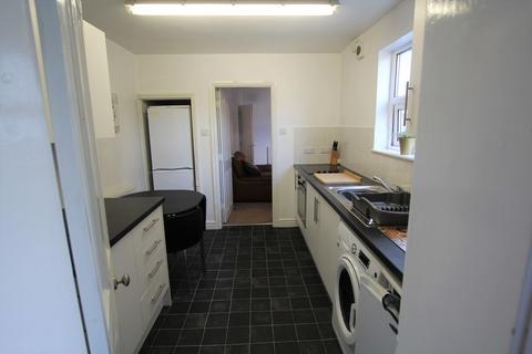 4 bedroom terraced house to rent, Vernon Road, Chester