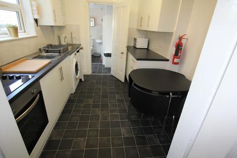 4 bedroom terraced house to rent, Vernon Road, Chester