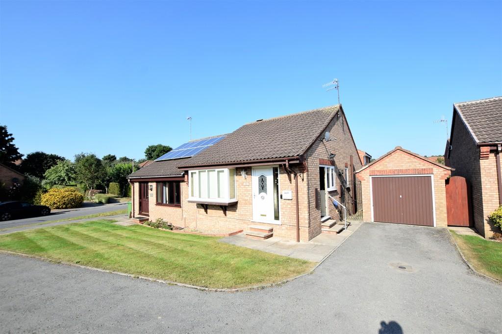 Heron Lane, Crossgates, Scarborough 2 bed semidetached bungalow £160,000
