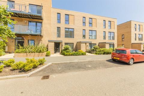 3 bedroom terraced house to rent, Whittle Avenue, Trumpington, Cambridge