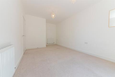 3 bedroom terraced house to rent, Whittle Avenue, Trumpington, Cambridge