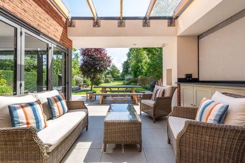 The Gatehouse Hooke Road, East Horsley, Leatherhead, KT24 5DY