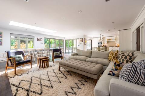 The Gatehouse Hooke Road, East Horsley, Leatherhead, KT24 5DY