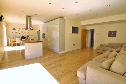 28 Brackenside, Wirral, CH60 7RX