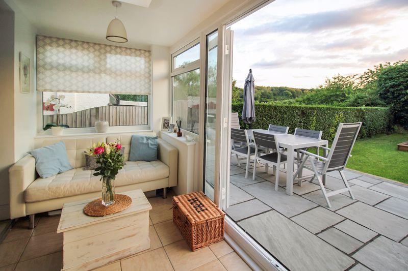 Seating area to...