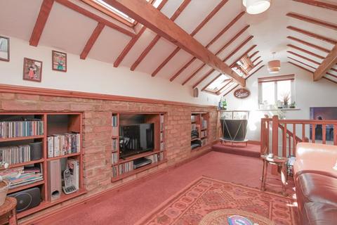 1 bedroom detached house for sale, The Old Stable, Gilkes Yard, Banbury - Victorian conversion