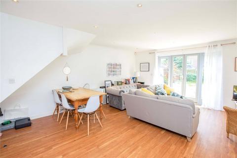 6 Foxdene Close, London, E18 1BH