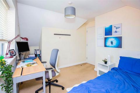 6 Foxdene Close, London, E18 1BH
