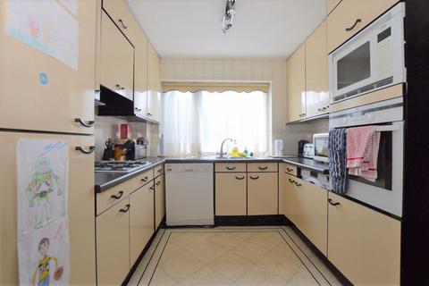 5 Beech Tree Close, Stanmore, HA7 4UB