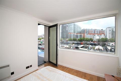 undefined, Boardwalk Place, Canary Wharf, London