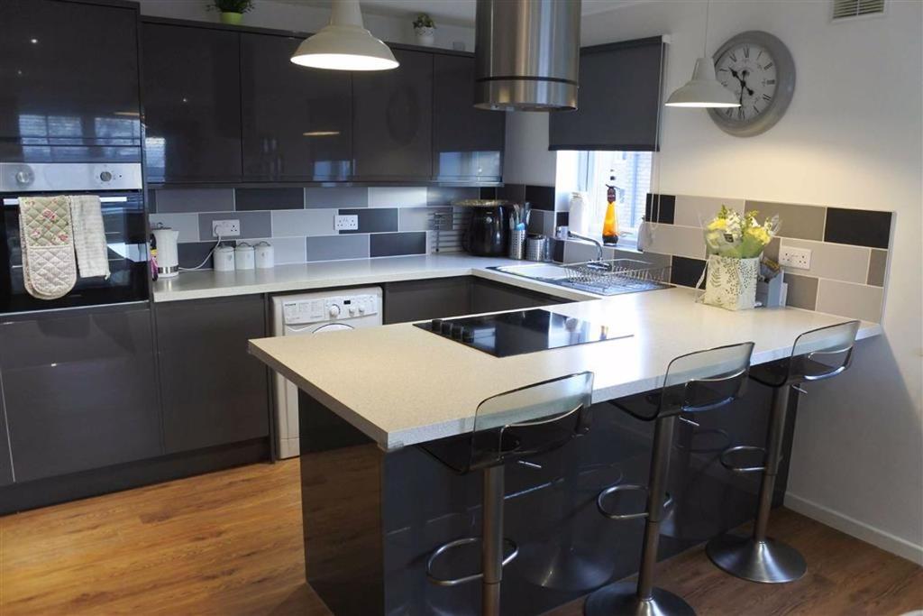 Harcourt Close, Urmston 2 bed flat £750 pcm (£173 pw)