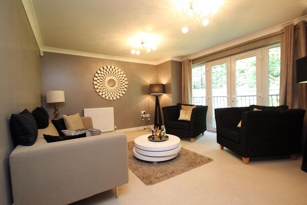 CHESTERFIELD GARDENS, GLASGOW, G12 0BF 3 bed flat £1,375 pcm (£317 pw)