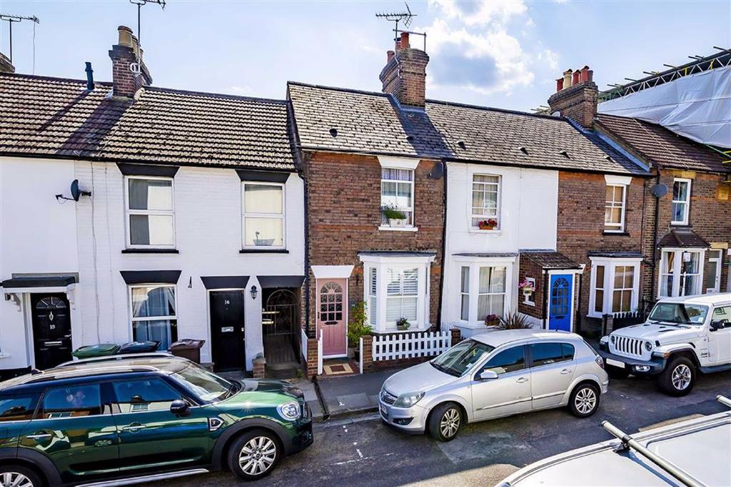 Cavendish Road, St Albans, Hertfordshire 3 bed terraced house £1,750