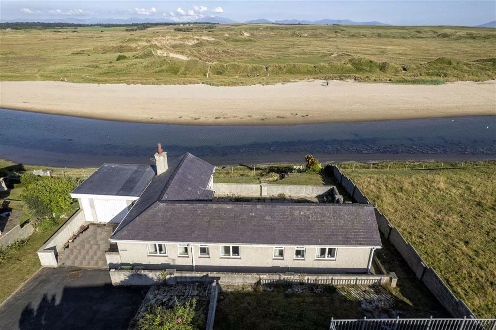 Y Fron, Aberffraw, Anglesey 3 bed detached bungalow £475,000