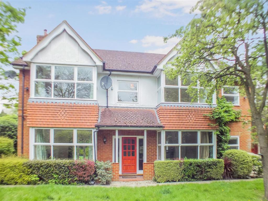 Hersham Road, Walton on Thames, Surrey 5 bed detached house £3,650