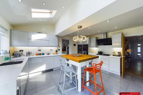 19 Vicarage Gardens, Burscough, Ormskirk, L40 7UU