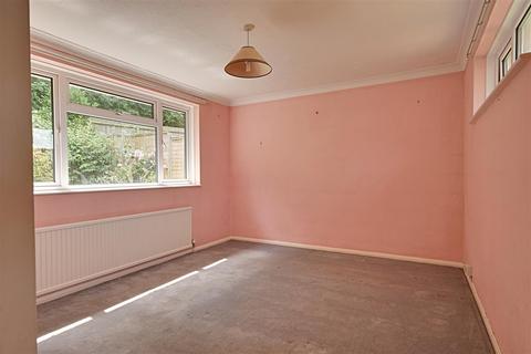 3 Lychgate Close, Bexhill-on-sea, TN40 2EW