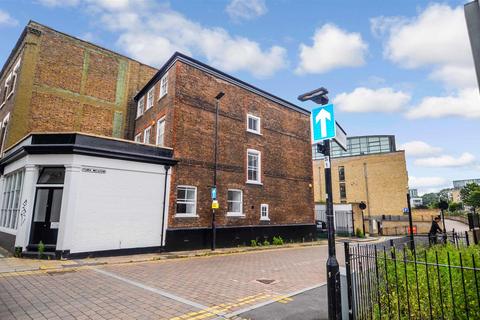 Parking to rent, Town Meadow, Brentford
