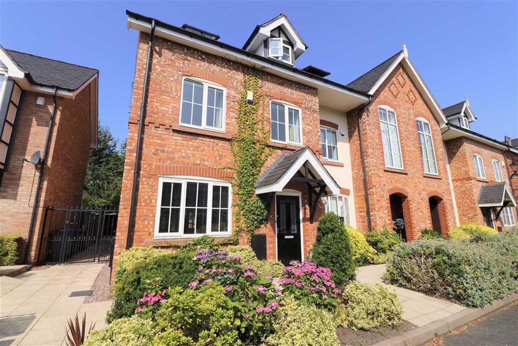Hartley Hall Gardens, Whalley Range, Manchester, M16 4 bed end of
