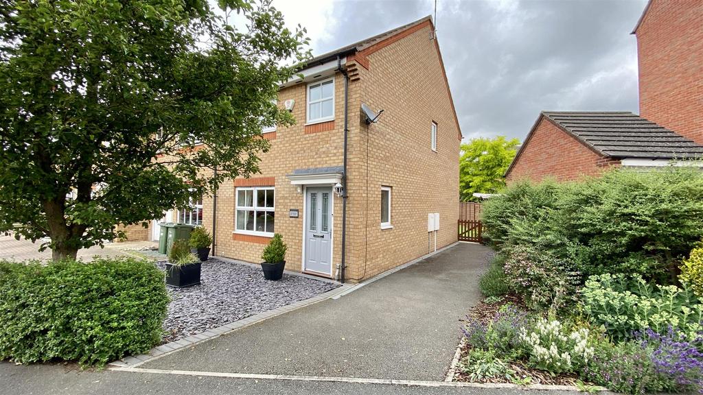 Brindley Close, Stoney Stanton... 3 bed cottage £895 pcm (£207 pw)