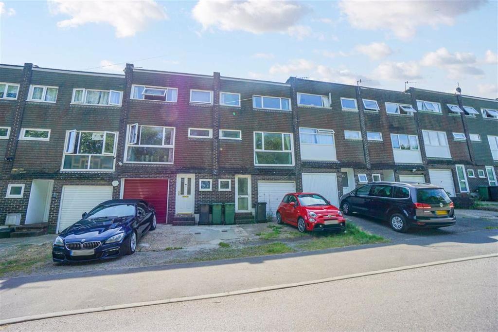 Broomgrove Road, Hastings, East Sussex 3 bed terraced house £190,000