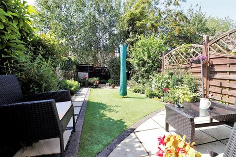 23 Moore Close, Dartford, DA2 6NN