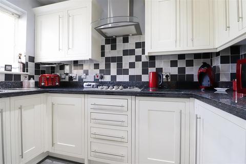 23 Moore Close, Dartford, DA2 6NN