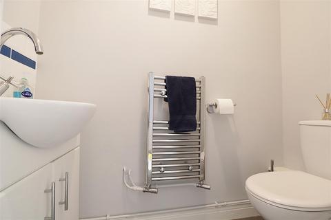 23 Moore Close, Dartford, DA2 6NN