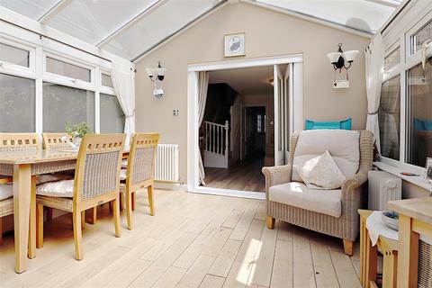 23 Moore Close, Dartford, DA2 6NN