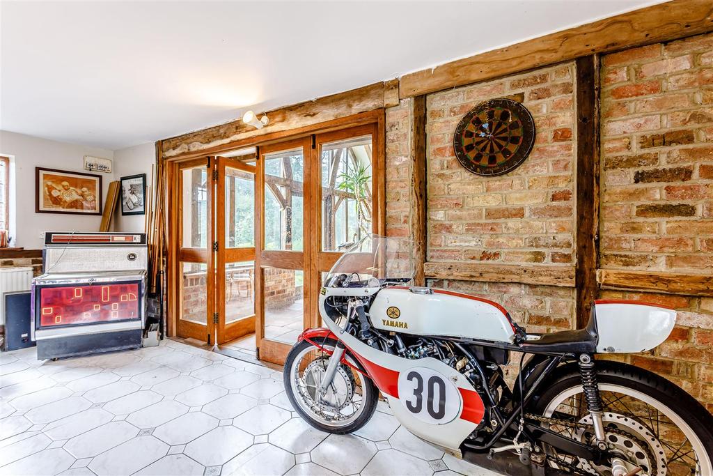 8468606-interior27.jpg