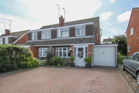 15 Iris Close, Pilgrims Hatch, Brentwood, CM15 9QF