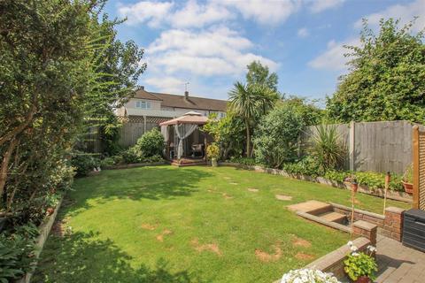 15 Iris Close, Pilgrims Hatch, Brentwood, CM15 9QF