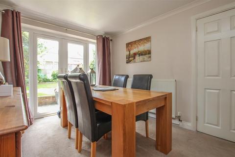 15 Iris Close, Pilgrims Hatch, Brentwood, CM15 9QF
