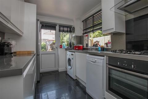 15 Iris Close, Pilgrims Hatch, Brentwood, CM15 9QF