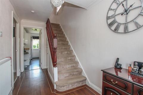 15 Iris Close, Pilgrims Hatch, Brentwood, CM15 9QF